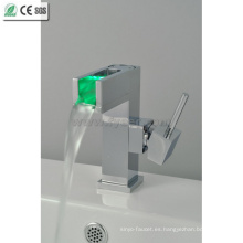 3 Color LED de agua de latón mezclador grifo del mezclador (QH015F)